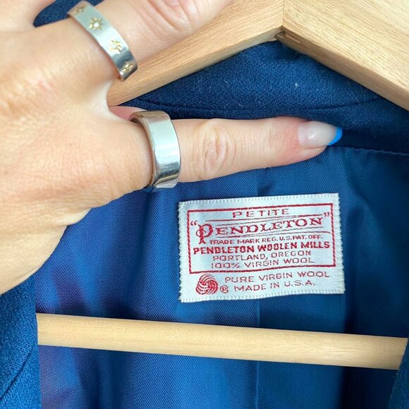 ✨PREPPY TAILORED PENDLETON BLAZER✨with Two-Button Closure - Picture 4 of 7